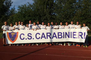 Foto di gruppo di diversi atleti del Centro Sportivo Carabinieri